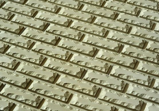 Фасадная плитка Кирисс Фасад Колотая фаска купить в Сочи